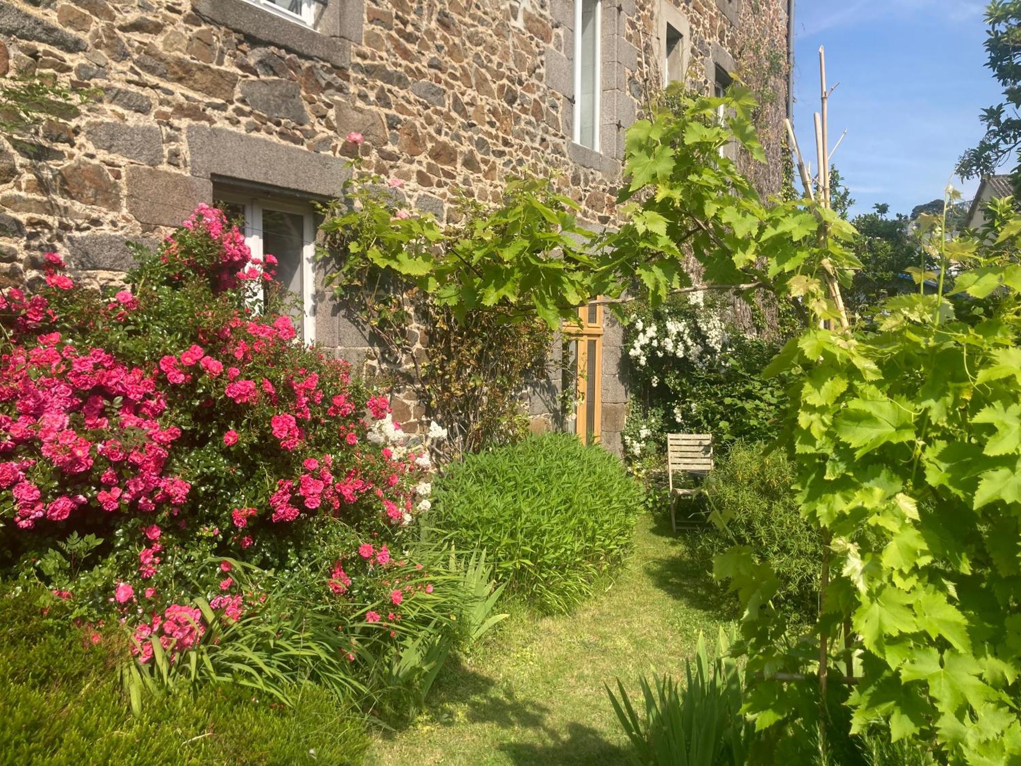 Chambres D Hotes Du Moulin A Papier Σαιν-Μπριέκ Εξωτερικό φωτογραφία